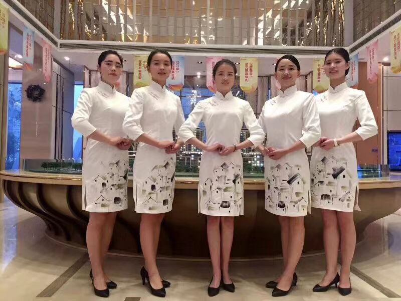 秋季酒店服務員工服定制如何抓住設計和款式元素